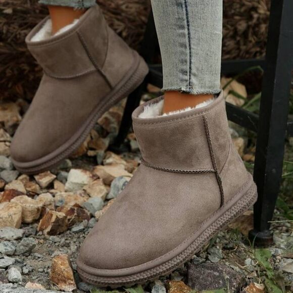 BRAND NEW UGG WOMEN'S CLASSIC MINI BOOT S2